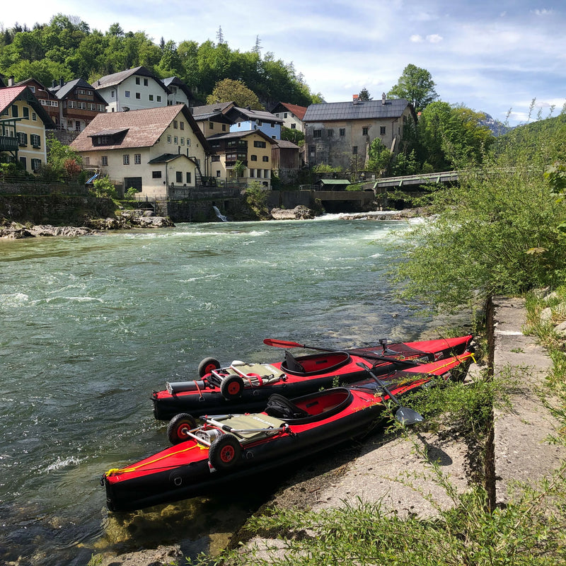 Lade das Bild in Galerie -Viewer, Grabner Escape 1 Kajak mit Eckla Beach Rolly auf der Traun
