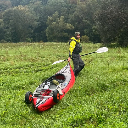 Gumotex Swing 1 mit Steve in der Wiese