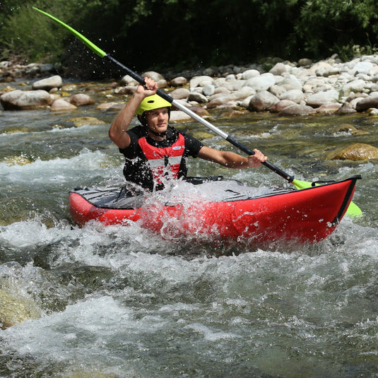 Gumotex Swing 1 in rot im Einsatz im Wildwasser