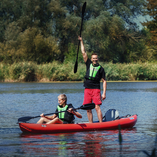 Gumotex Thaya im Einsatz mit stehender Person