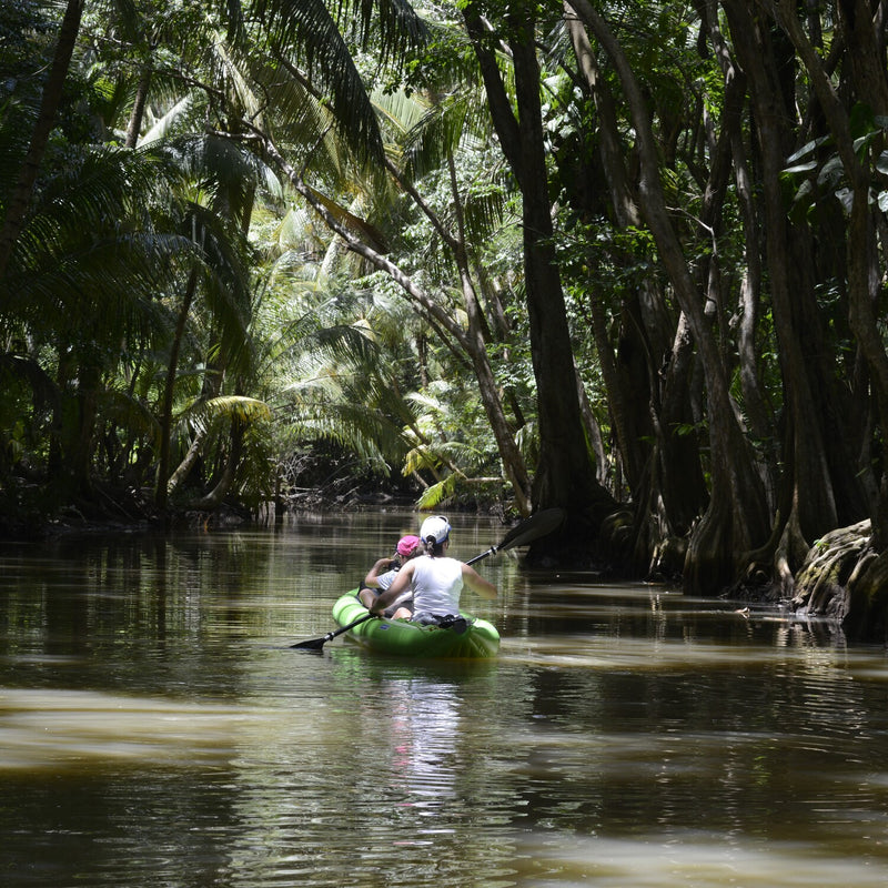 Töltse be a képet a galérianézegetőbe, Gumotex Twist 2/1 in grün im Einsatz auf Fluss
