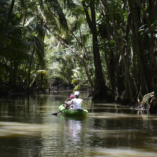 Gumotex Twist 2/1 in grün im Einsatz auf Fluss