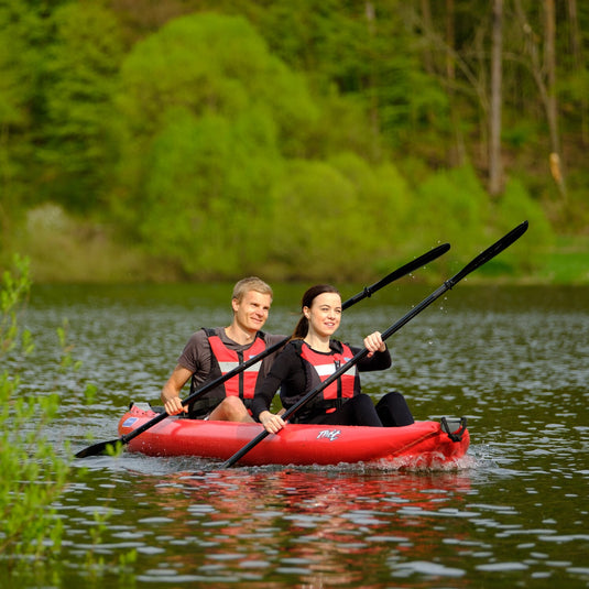 Gumotex Twist 2/1 in rot im Einsatz mit 2 Personen