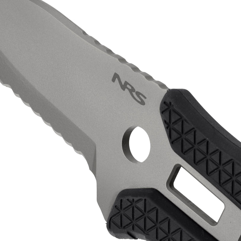 Töltse be a képet a galérianézegetőbe, NRS Titanium Pilot Knife Kajakmesser Detailaufnahme
