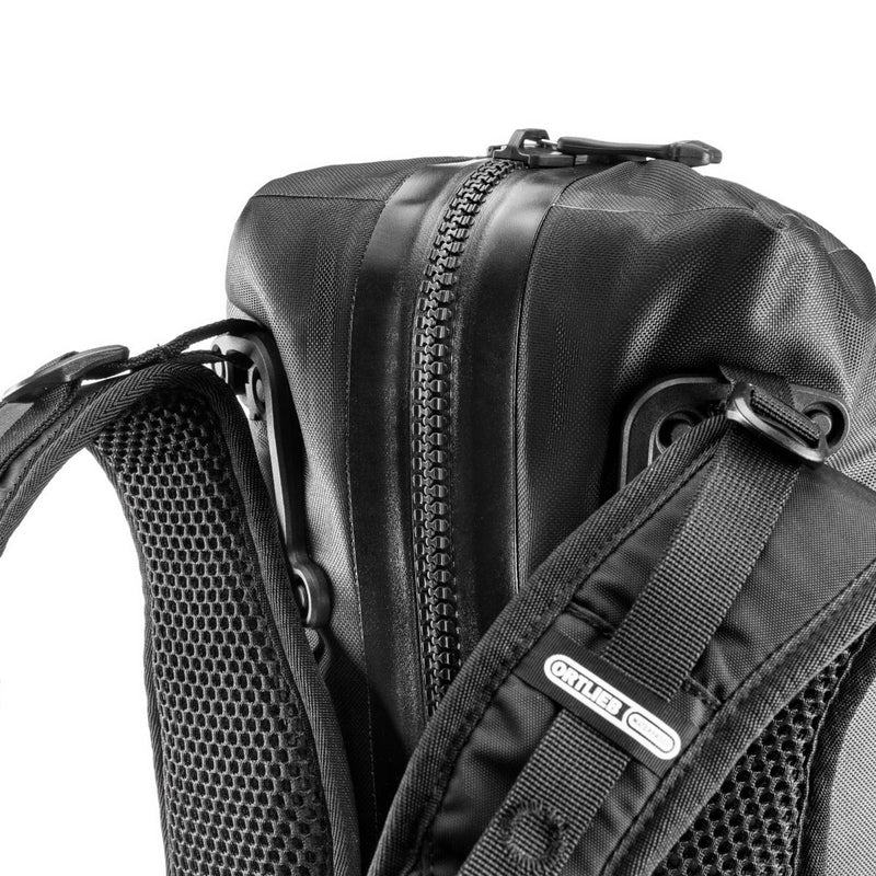 Load image into Gallery viewer, Ortlieb Atrack CR Rucksack (25 L) Detail
