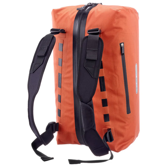 Ortlieb Duffle Lite Reisetasche als Rucksack aufgestellt