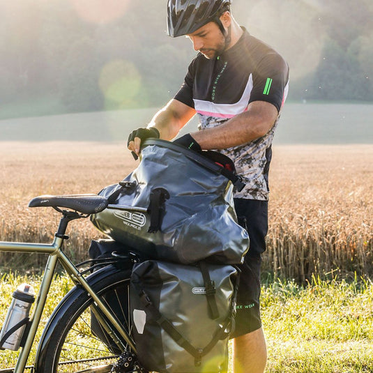 Ortlieb Rack-Pack Sport- und Reisetasche auf Fahrrad