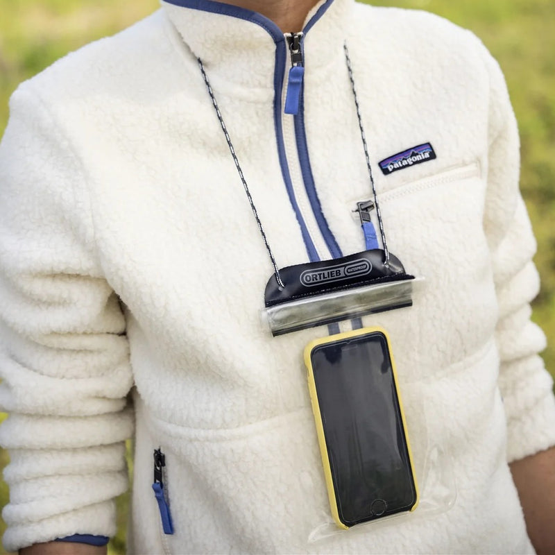 Lade das Bild in Galerie -Viewer, Ortlieb Safe-it Schutzhülle im Einsatz
