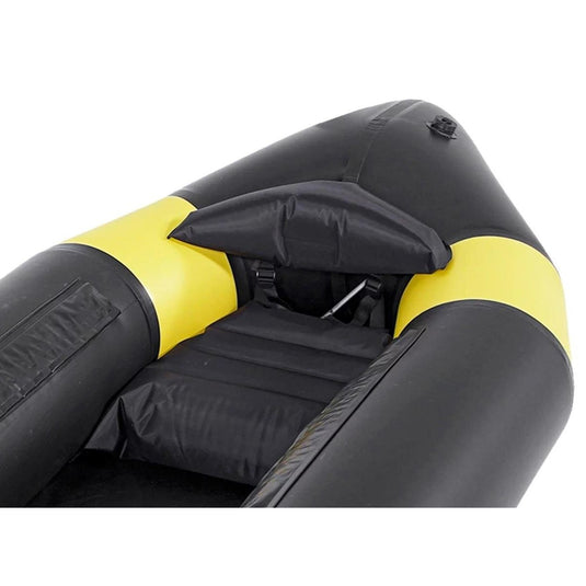 Nortik Sitz mit Lehne für Packrafts und Trecrafts im Boot eingesetzt