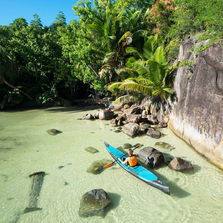 Carica immagine in Galleria Viewer, Pakboats Quest 150 in blau im Einsatz
